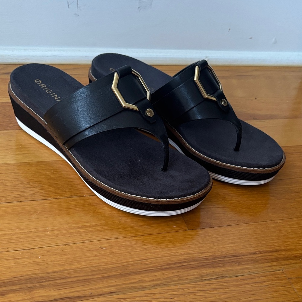 Cole Haan Original Grand Black Thong Wedge Sandals with Gold Accents size 5